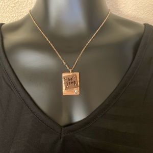 195. Be Free Pendant Necklace Set